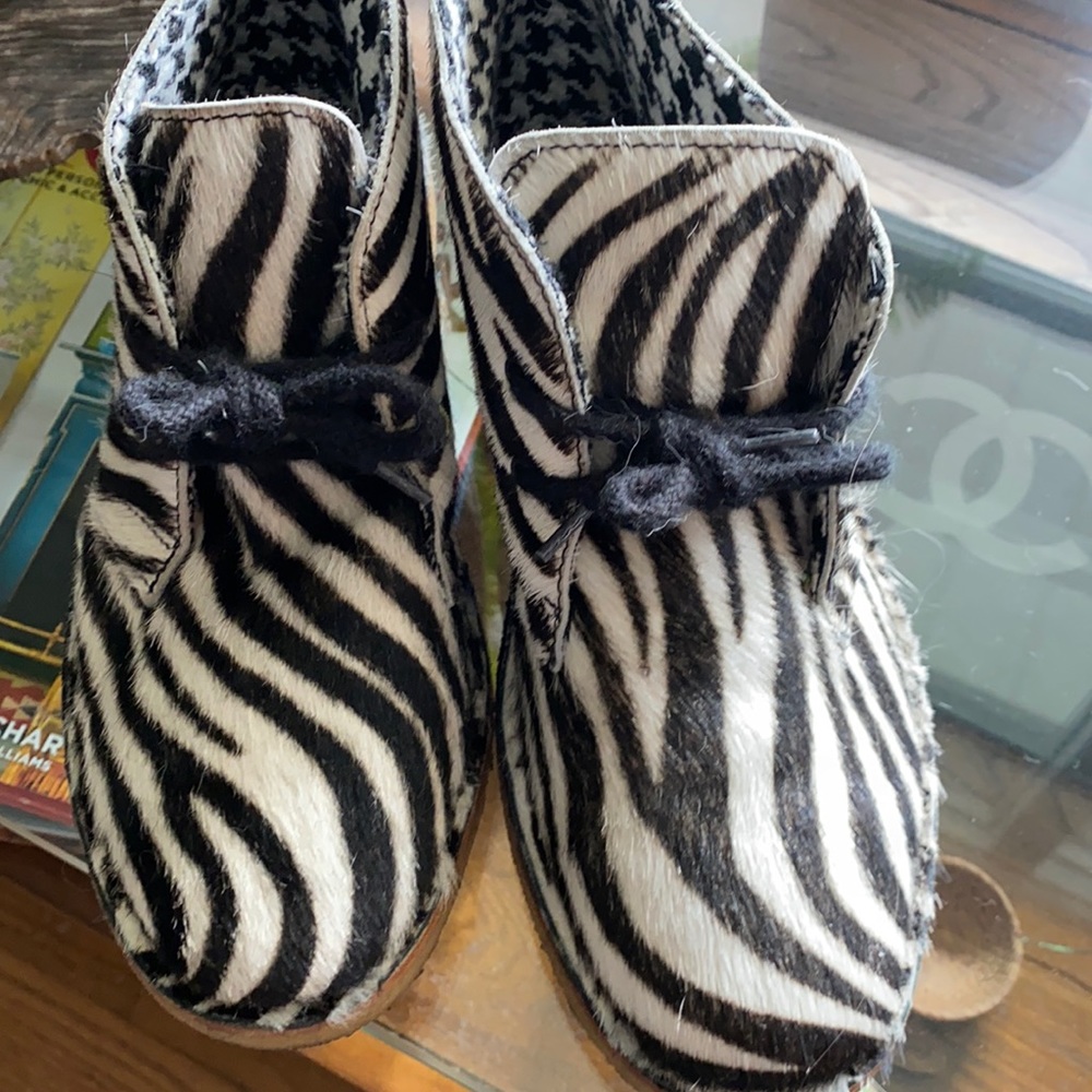 Fur and leather shoes